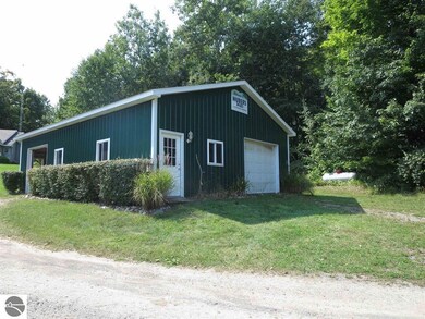 331 N Hoover Ave, Gladwin, MI 48624 - photo 5