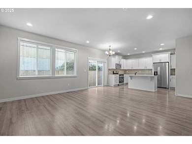 1030 S College St, Newberg, OR 97132 - photo 7