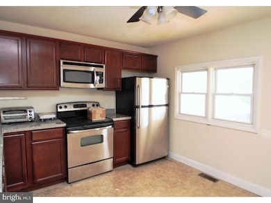 635 E Hector St, Conshohocken, PA 19428 - photo 2