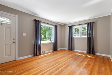 6-web-or-mls-17HarlauDr_06