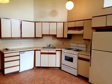 633 Mckinley St unit 202, Hazleton, PA 18201 - photo 4