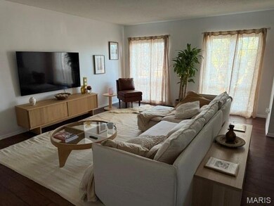 917 Claytonbrook Dr unit 3, Ballwin, MO 63011 - photo 2