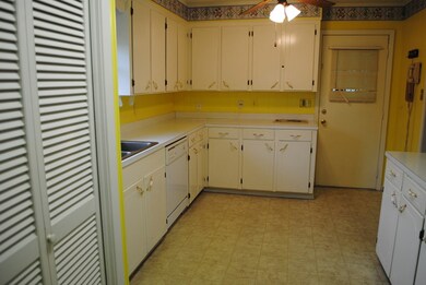 603 Maxine Ave, McComb, MS 39648 - photo 6