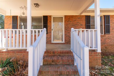 1513 University Dr, Lancaster, SC 29720 - photo 2