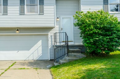 4809-Moultrie-Cir-Lansing-MI-48917-2