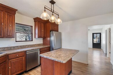 1116 10th St NW, Cedar Rapids, IA 52405 - photo 7