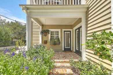 1 1/2 Gibbes Street entry