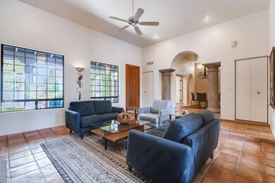 5520 N 3rd Ave Phoenix AZ-large-004-2-Li