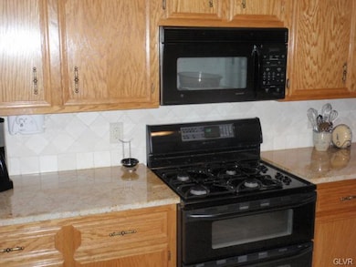 103 Spy Glass Hill Rd, Bath, PA 18014 - photo 4