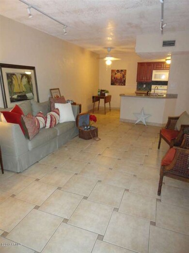 VH Front living room #7