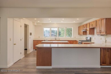 005_2022.07.18 . 324 E Manor Ave
