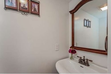 156 Quincy Shore Dr unit 57, Quincy, MA 02171 - photo 7