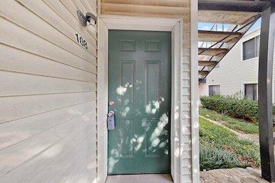 7431 Holly Hill Dr unit 108, Dallas, TX 75231 - photo 6