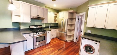 34 Station St unit 1, Brookline, MA 02445 - photo 4