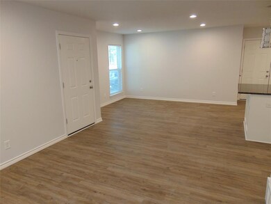 2219 Mccormick St unit DT, Denton, TX 76205 - photo 4