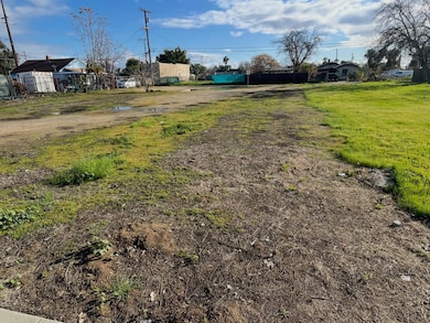 236 E Whitesbridge Ave, Fresno, CA 93706 - photo 2