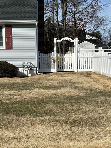 1096 Shelburne Dr, Franklin Square, NY 11010 - photo 5