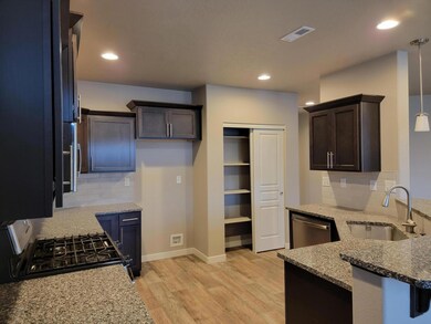 806 N Smith Ct, Sisters, OR 97759 - photo 6