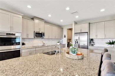 LARGE CENTER ISLAND WITH BAR SEATING & GORGEOUS GR
