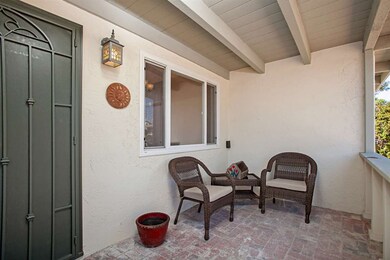 Inviting front porch!
