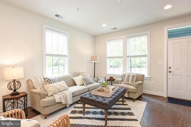 918 Slaters Ln, Alexandria, VA 22314 - photo 2