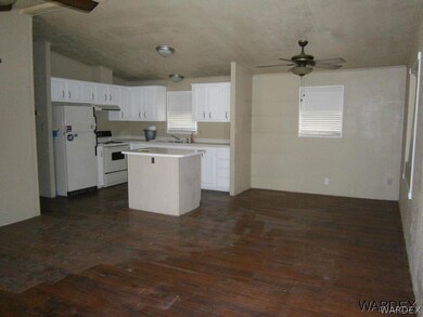 LIVING RM TO KITCHEN
