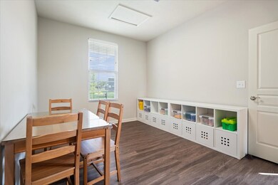 15469 Eastpark Cir W, Fishers, IN 46037 - photo 4