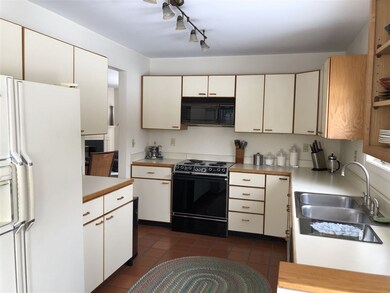 113 Covington Ln, Shelburne, VT 05482 - photo 3