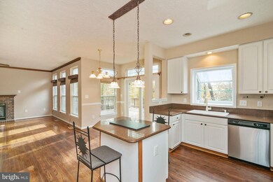 8816 Country Oak Dr, Odenton, MD 21113 - photo 7