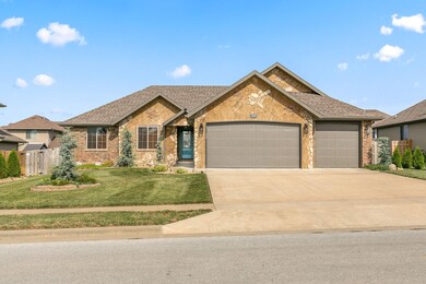 1320 S Appomattox Ave, Republic, MO 65738 - photo 2
