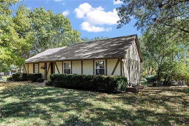 8919 Greenway Ln, Lenexa, KS 66215 - photo 4