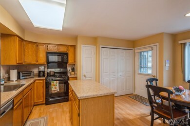 Stove/Microwave Combo - NEWER Washer/Dryer behind 