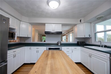 151 N Weeden Rd, Wakefield, RI 02879 - photo 3