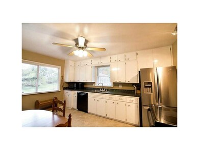 . Bright, open kitchen & eating area