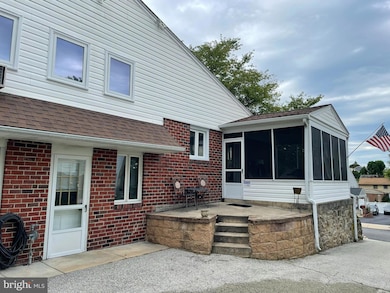 340 Robinson Dr, Broomall, PA 19008 - photo 2