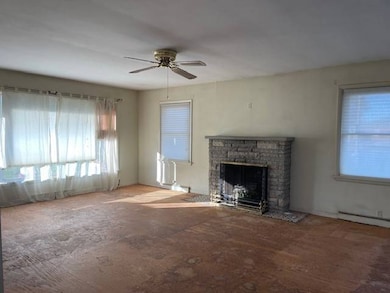 302 E Woodview Dr, Nappanee, IN 46550 - photo 2