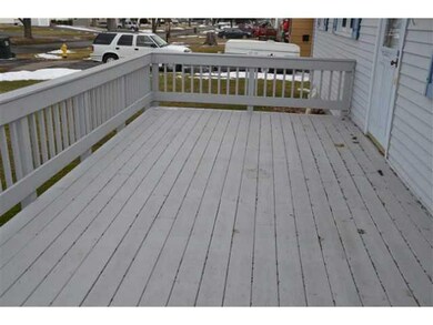 Patio/Deck 20x10 Front Deck/Porch!