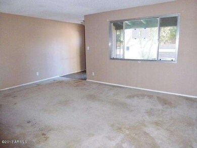 023-318420 -  Living Room 1