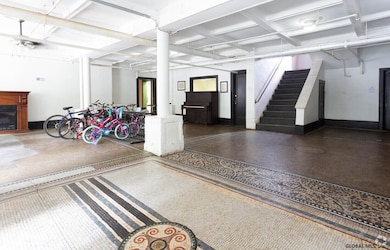 175 Jay St unit JAY STREET APARTMENT, Albany, NY 12210 - photo 4