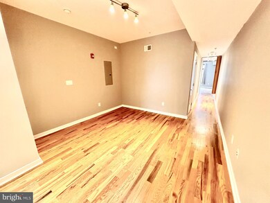 533 N Budd St unit 1O, Philadelphia, PA 19104 - photo 7