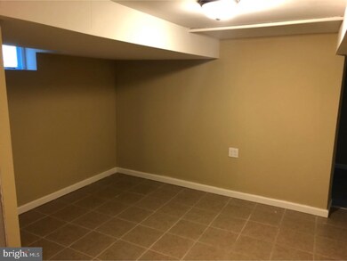 715 Crescent Ave, Reading, PA 19605 - photo 6