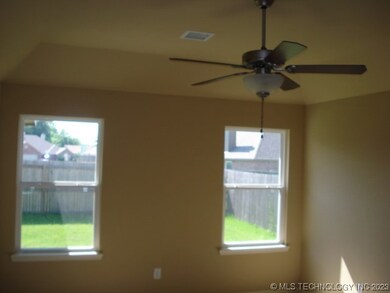 4703 S Narcissus Place, Broken Arrow, OK 74011 - photo 7