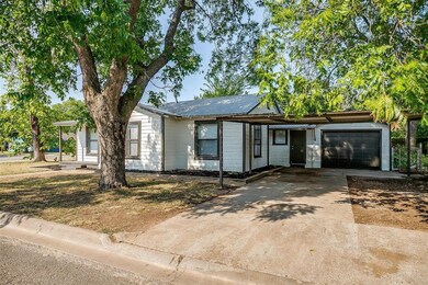 902 Poindexter Ave, Cleburne, TX 76033 - photo 4