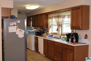 149 NE East St, Linton, IN 47441 - photo 5