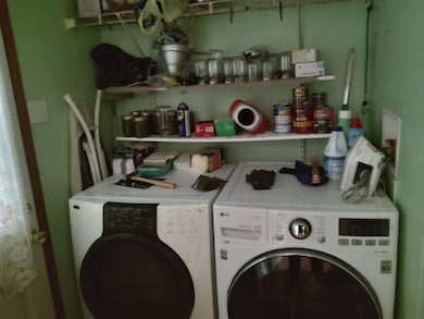 401 Virginia Ave, Walters, OK 73572 - photo 6