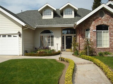Welcoming walk way.