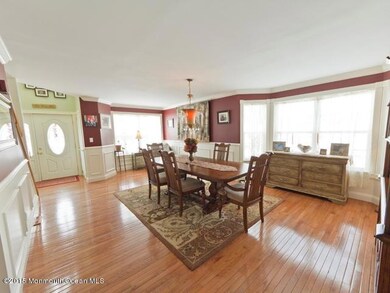 6 - Dining Room