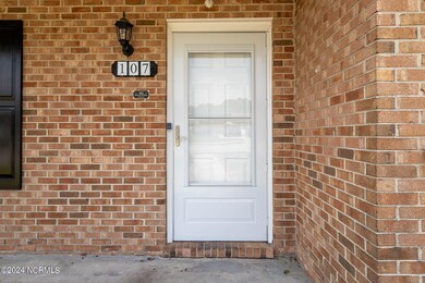 107 Old Post Ct, Jacksonville, NC 28546 - photo 4