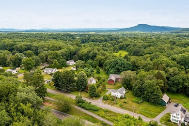 82 Lovefield St, Easthampton, MA 01027 - photo 3