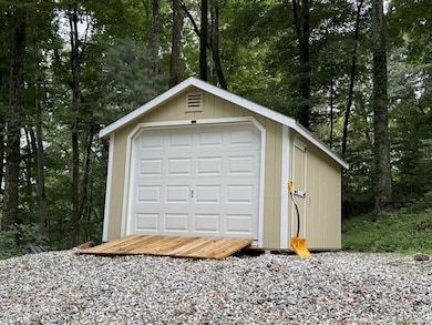Additional detached Garage!